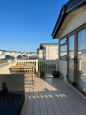 Seascape Horizon Dog Friendly 2 Bed 6 Berth Decked Villa with Parking at Camber Sands Parkdean Holiday